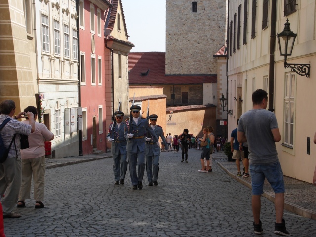 Guardie del Castello, Praga 2015, TondaMente Curvy Blog